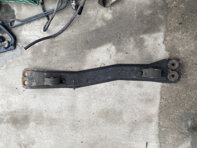 Подрамник двигателя MR102407 MITSUBISHI