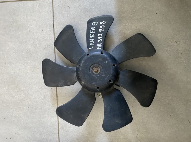 Мотор вентилятора системы охлаждения, левый MR312898 MITSUBISHI