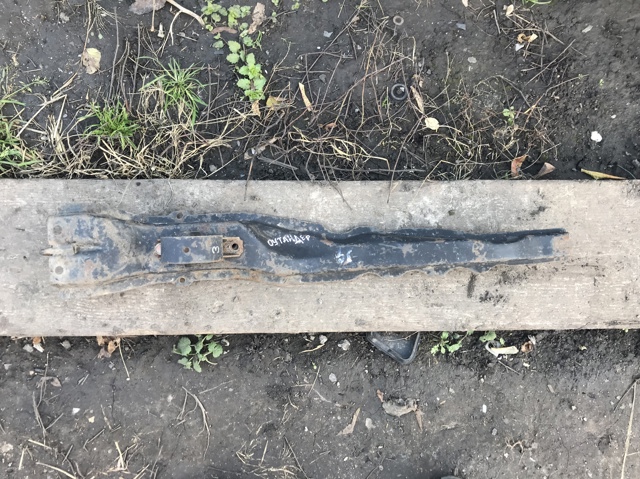 Балка крепления двигателя MR589557 MITSUBISHI