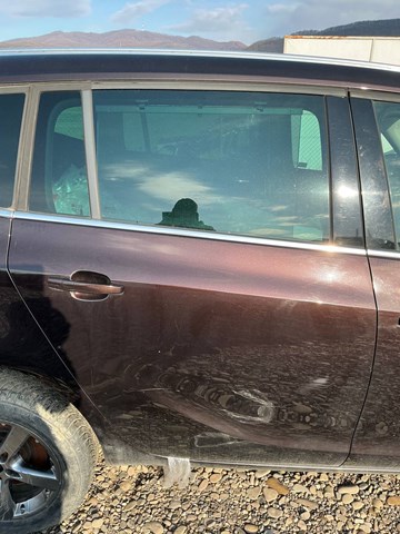 Задняя правая дверь 124313 OPEL