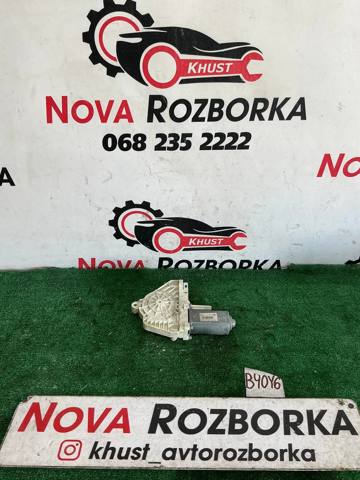 Мотор стеклоподъемника двери передней, правой 1K0959702P VAG