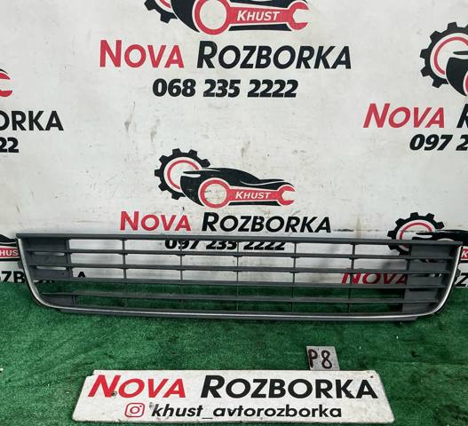 Центральная решетка переднего бампера Volkswagen Caddy 3