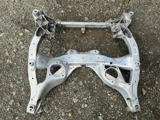 Крабобалка передней подвески 31116796693 BMW