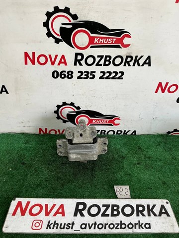 Подушка (опора) двигателя, левая Volkswagen Passat B7