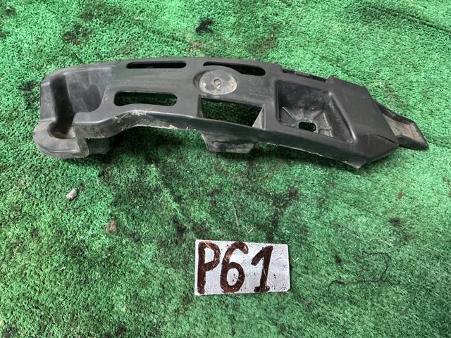 Правый кронштейн заднего бампера 3V5807394A VAG