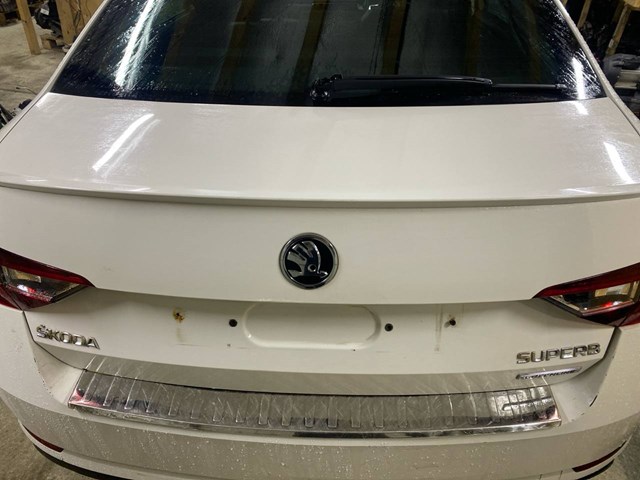 Пятая дверь Skoda SuperB 3