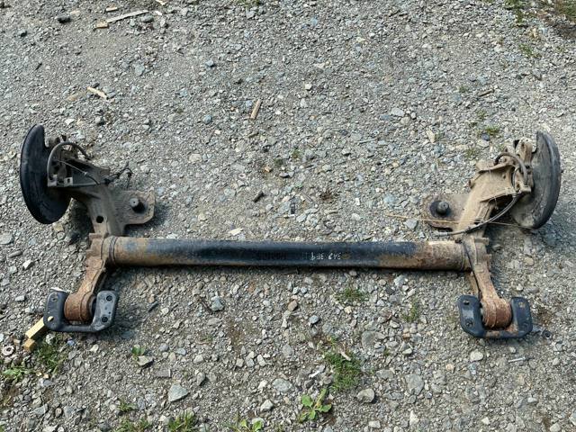 Поперечина задней подвески 402125 OPEL