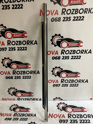Накладка заднего стекла, правая 4L0853764A VAG