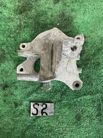 Кронштейн подушки (опоры) двигателя, правой 4M0199308AS VAG