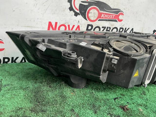 VAG 4M0941044B Фара правая в наличии Полтава