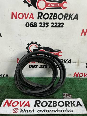 Уплотнитель двери передней, правой (на двери) 5725A030 MITSUBISHI