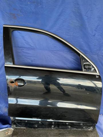 Пассажирская передняя дверь 5N0831056B VAG