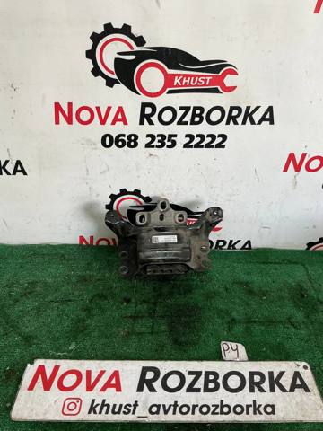 Левая опора двигателя Skoda Octavia 4 A8