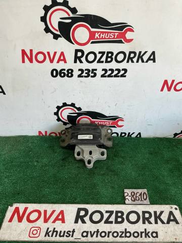 Подушка (опора) двигателя, левая 5QA199555G VAG