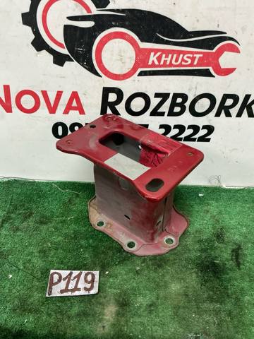 Кронштейн усилителя переднего бампера 647201H010 HYUNDAI