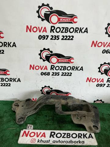 Крепление кпп 6762275 BMW