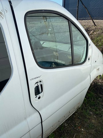 Пассажирская передняя дверь 7751478601 OPEL