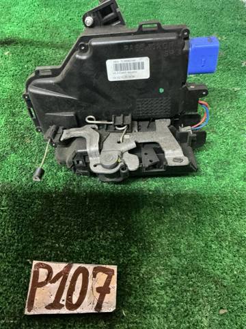 Замок задней правой двери  7L0839016H VAG