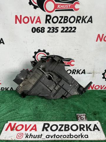 Кронштейн (адаптер) крепления фары передней левой 7L6941613C VAG
