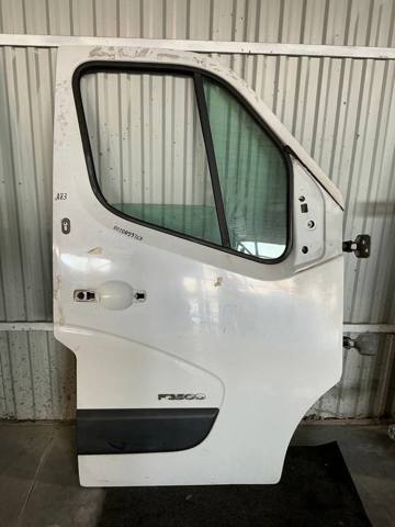 Пассажирская передняя дверь 801009976R RENAULT