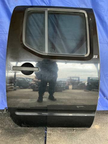 Дверь задняя, правая 82100EB332 NISSAN