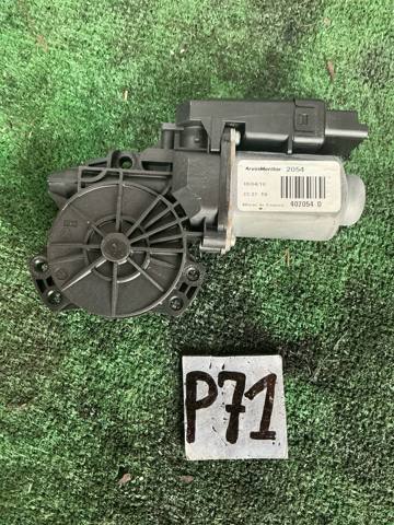 Мотор стеклоподъемника двери передней, правой 824601H010 HYUNDAI