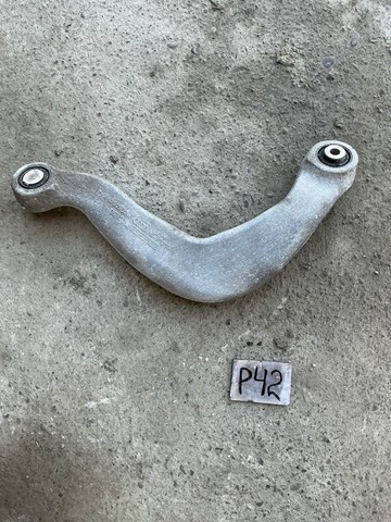Верхний рычаг задней подвески правый 8K0505324F VAG