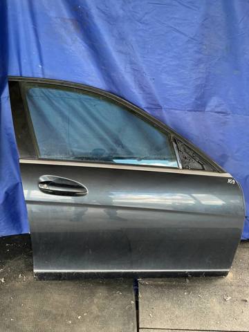 Пассажирская передняя дверь A2047206000 MERCEDES