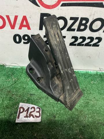 Педаль акселератора A2053000004 MERCEDES