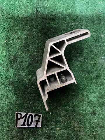 Кронштейн радиатора нижний A2055014220 MERCEDES