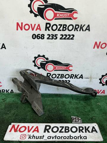 Рамка радиатора правая A2126200291 MERCEDES