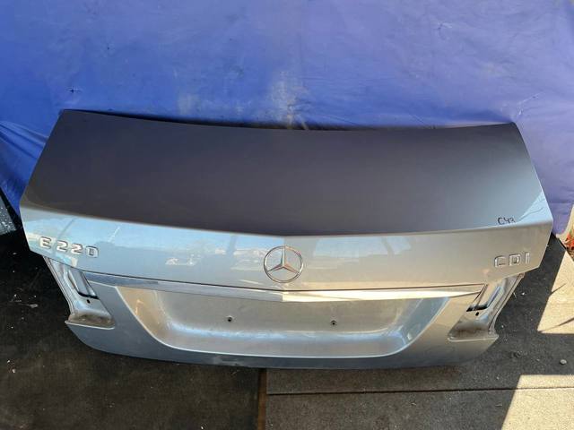 Крышка багажника A2127500275 MERCEDES