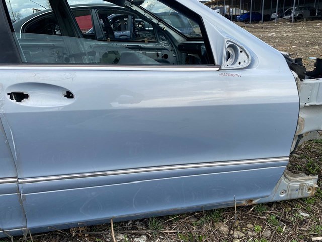 Пассажирская передняя дверь A2207200205 MERCEDES