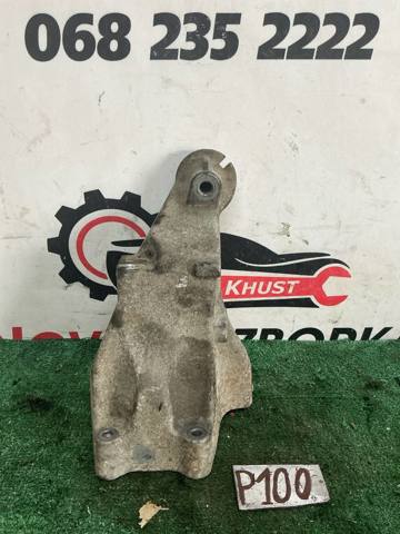 Кронштейн подушки (опоры) двигателя, правой A6512233404 MERCEDES