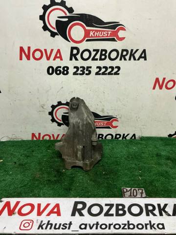 Кронштейн подушки (опоры) двигателя, левой A6512234204 MERCEDES