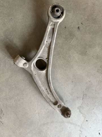 Передний нижний рычаг 545004R000 HYUNDAI