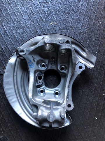 Цапфа поворотного кулака 31216878609 BMW