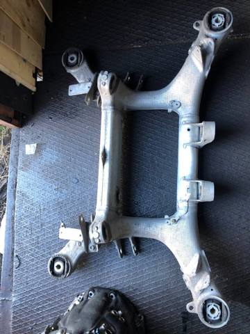Поперечка задней подвески 33316886057 BMW