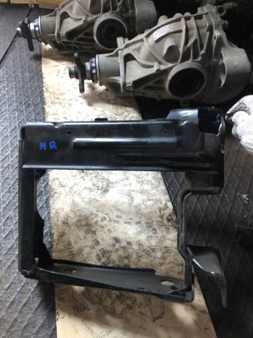 51117422226 BMW Кронштейн усилителя переднего бампера купить в Ужгород