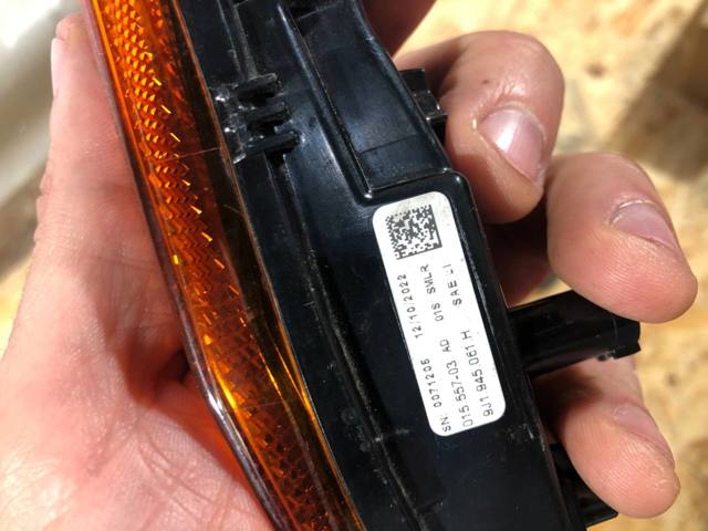 Указатель поворота крыла 9J1945061H PORSCHE