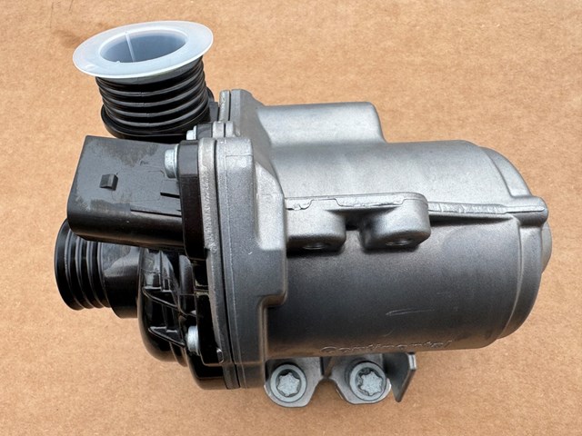 11517632426 BMW Помпа водяная (насос) охлаждения купить в Украина