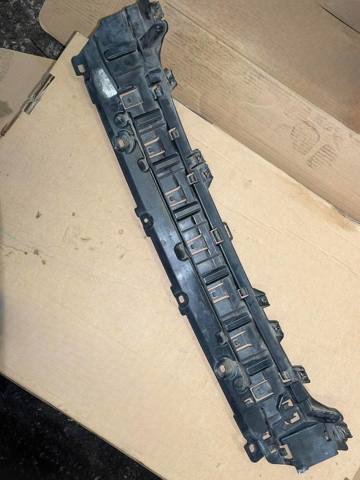 Кронштейн бампера заднего, центральный 51127400674 BMW