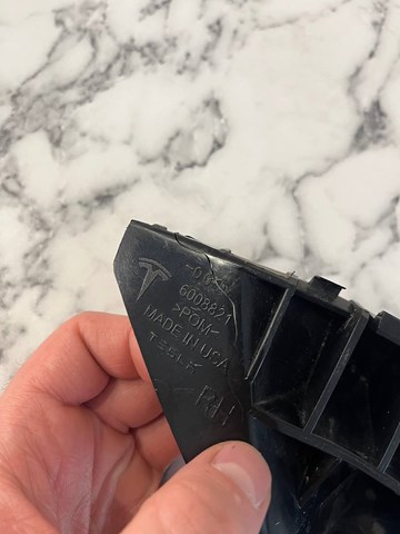 TESLA 109549600A Кронштейн бампера переднего внешний правый в наличии Павлоград