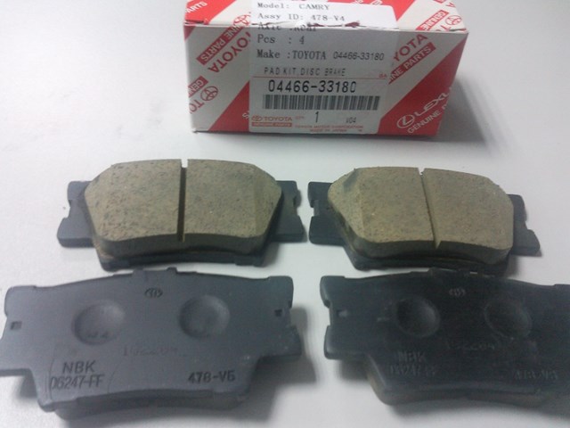 Задние дисковые колодки 0446633180 TOYOTA