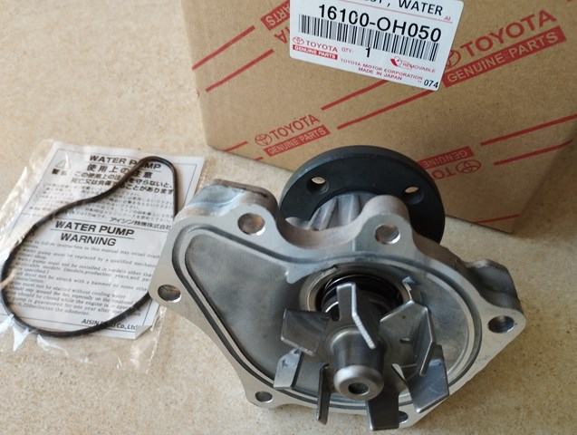 Насос водяной Тойота Авенсис II