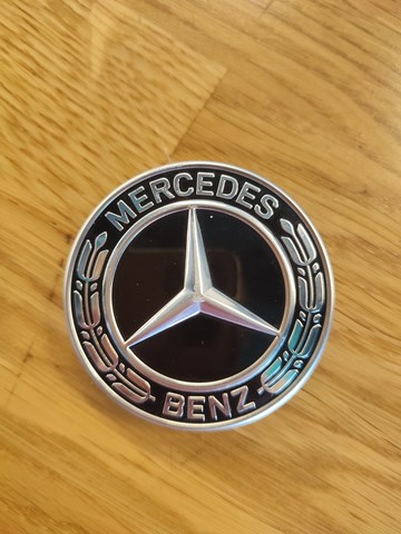 Эмблема капота A0008172605 MERCEDES