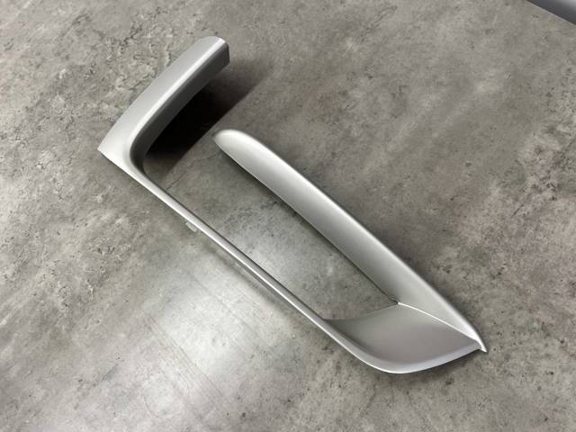 51117308044 BMW Молдинг решетки бампера переднего правый купить в Ужгород