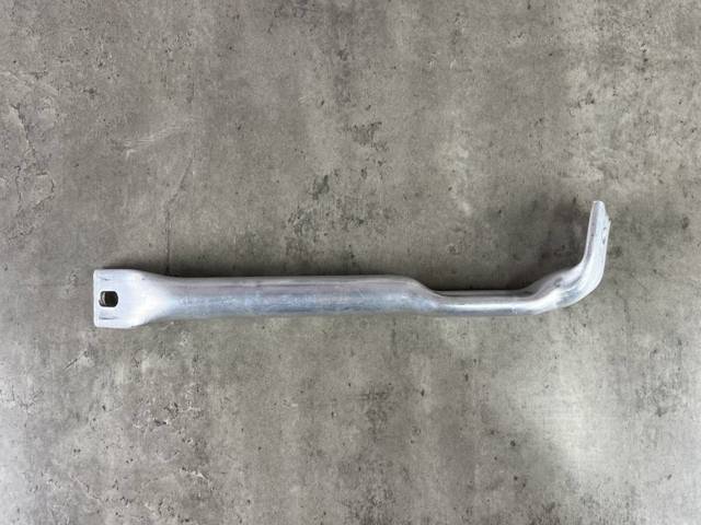 BMW 51117308057 Распорка передних стоек подвески левая в наличии Днепр