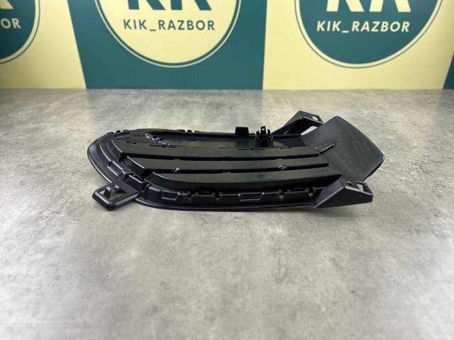 51117319778 BMW Заглушка (решетка) противотуманных фар бампера переднего правая купить в Днепр