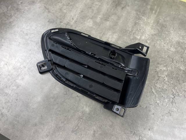 51117319778 BMW Заглушка (решетка) противотуманных фар бампера переднего правая купить в Харьков